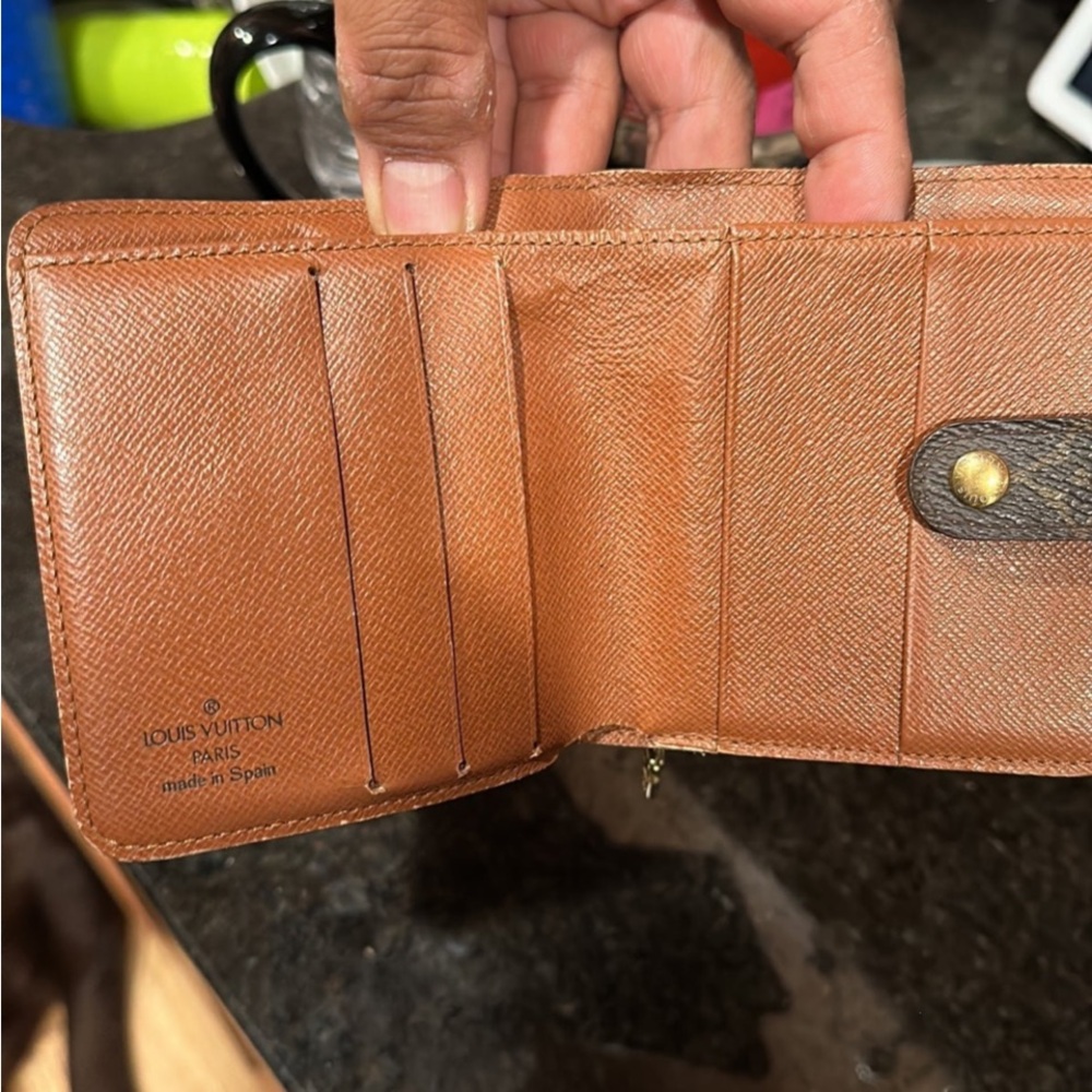 Authentic Louis Vuitton Wallet excellent condition. Certificate - Picture 4 of 8